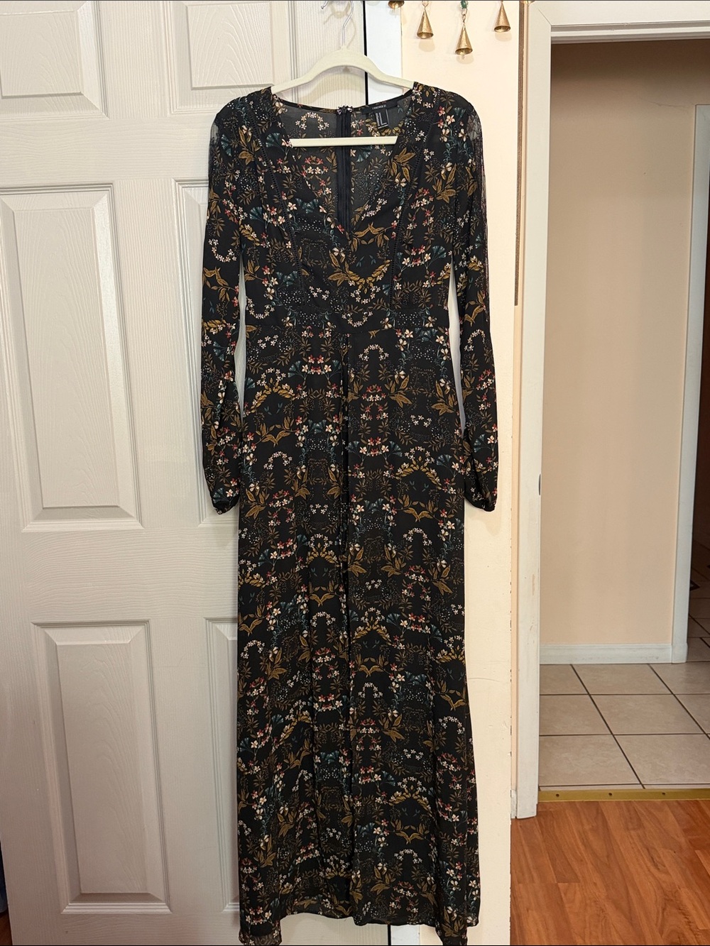 Forever 21 Black Floral V-Neck Long Sleeve Maxi Dress